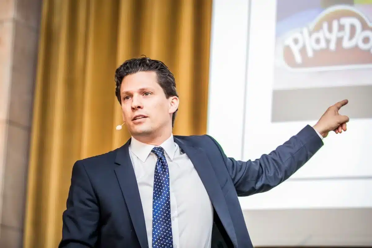 Experte Künstliche Intelligenz